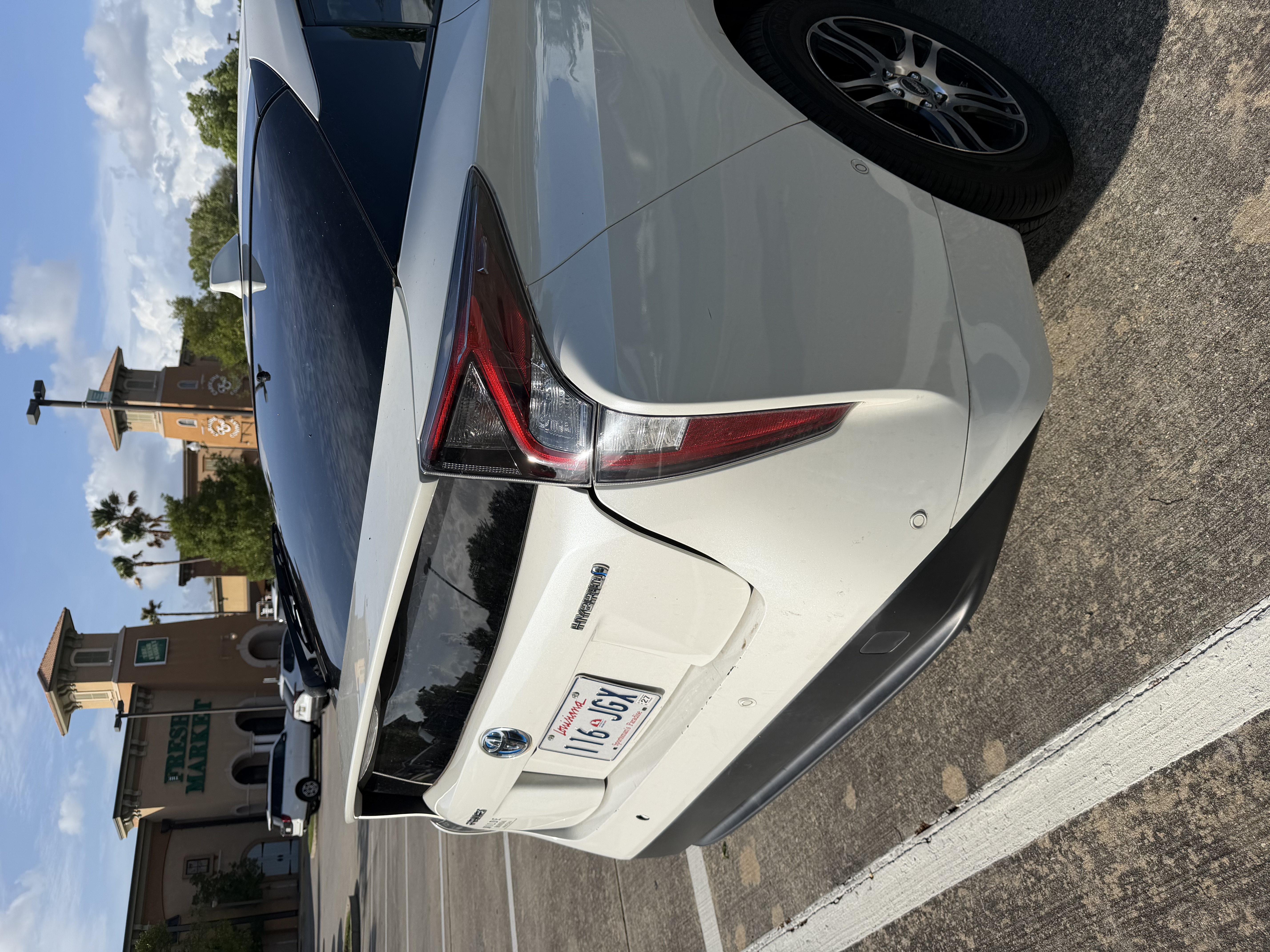 Used 2017 Toyota Prius Four w/ Advanced Technology Package FWD image 17