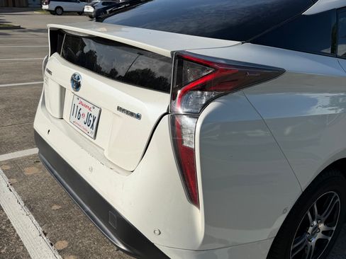 Used 2017 Toyota Prius Four w/ Advanced Technology Package image 17