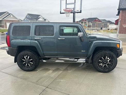 Used 2007 HUMMER H3 image 2