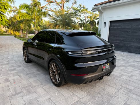 Used 2026 Porsche Cayenne GTS AWD/4WD image 8