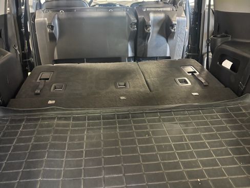 Used 2019 Chevrolet Suburban LT image 17