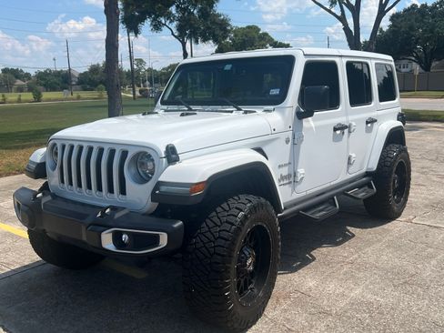 Used 2018 Jeep Wrangler Unlimited Sahara AWD/4WD image 22