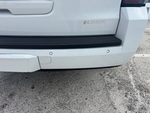 Used 2019 GMC Yukon XL SLT image 16