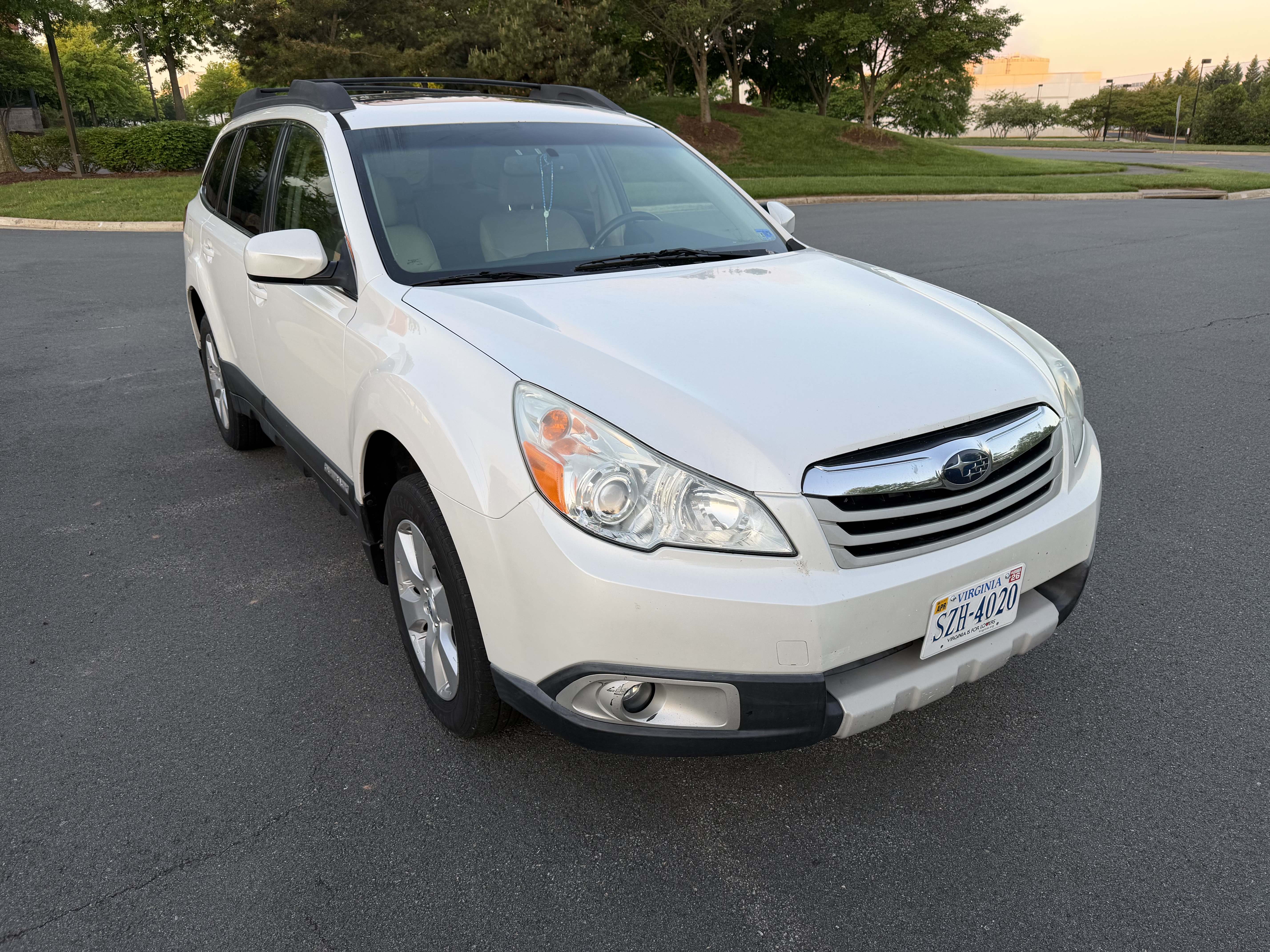 Used 2012 Subaru Outback 2.5i Limited AWD/4WD image 2