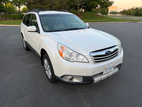 Used 2012 Subaru Outback 2.5i Limited AWD/4WD image 2