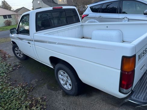 Used 1997 Nissan Pickup XE image 2