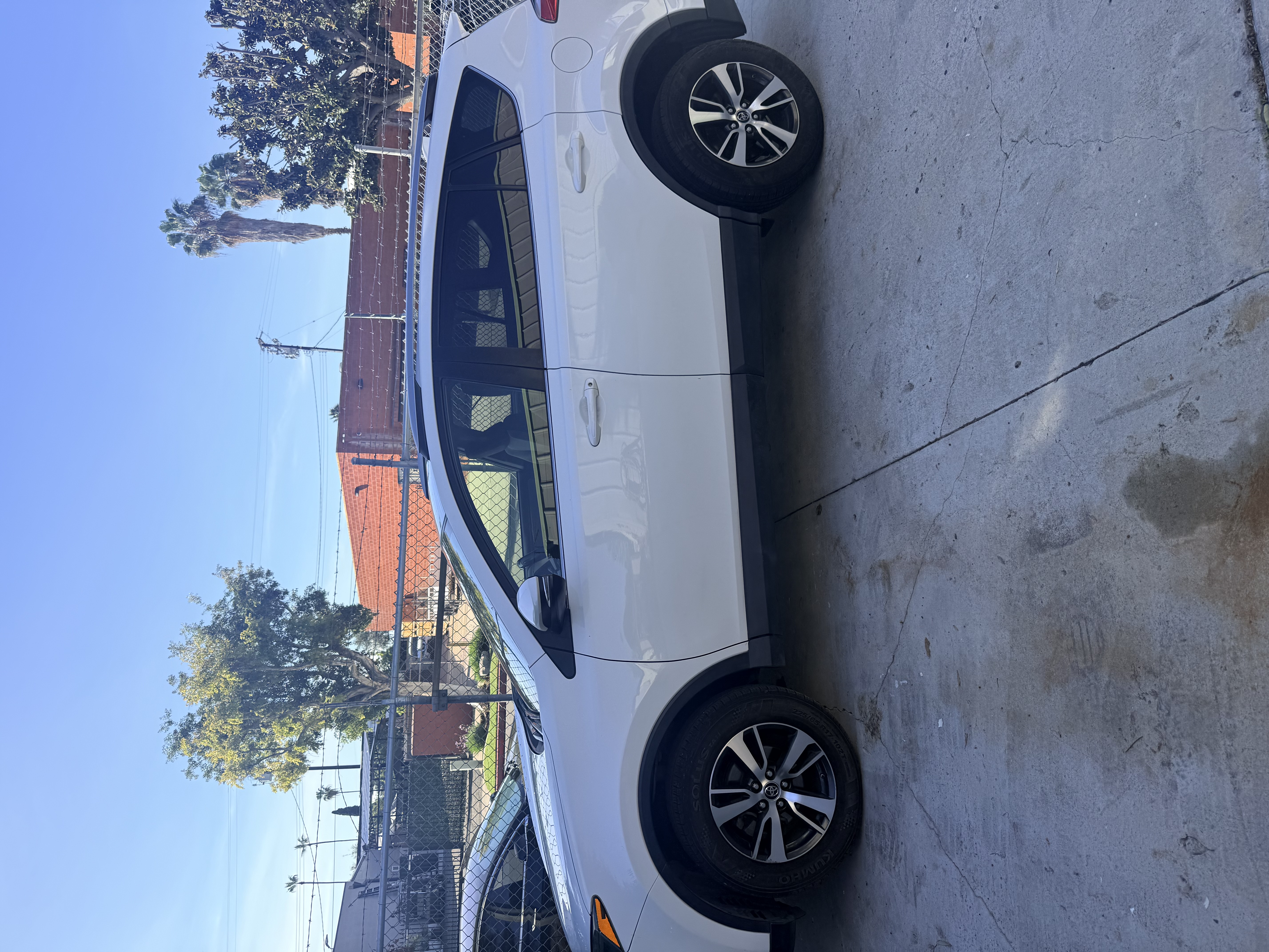 Used 2017 Toyota RAV4 XLE FWD image 2