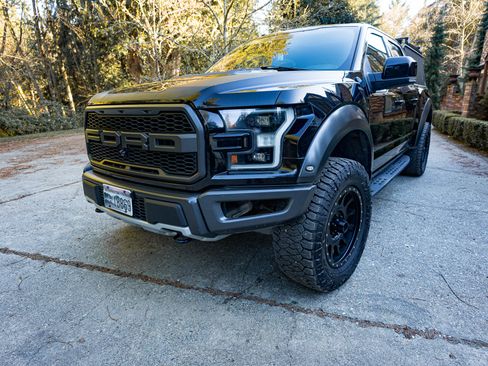 Used 2017 Ford F150 Raptor w/ Equipment Group 802A Luxury image 5