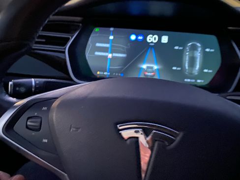 Used 2016 Tesla Model S 70 RWD image 8