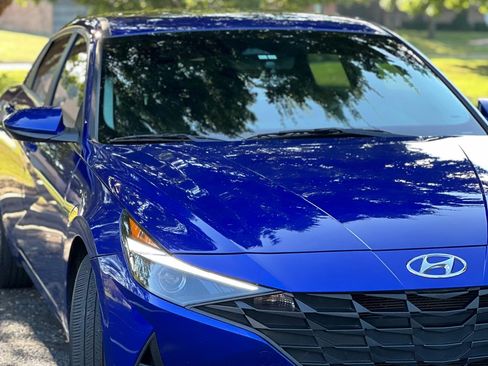 Used 2023 Hyundai Elantra SEL image 2