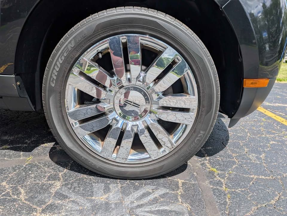 Used 2010 Lincoln MKX AWD image 8