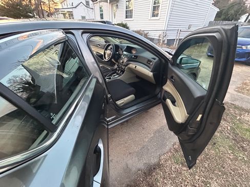 Used 2013 Acura ILX w/ Technology Package image 9