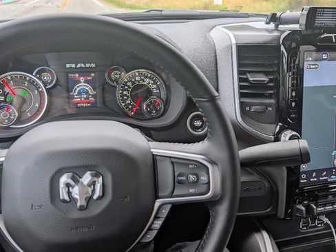 Used 2024 RAM 3500 Big Horn w/ Sport Appearance Package image 5