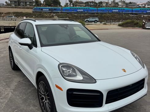 Used 2021 Porsche Cayenne AWD/4WD image 10