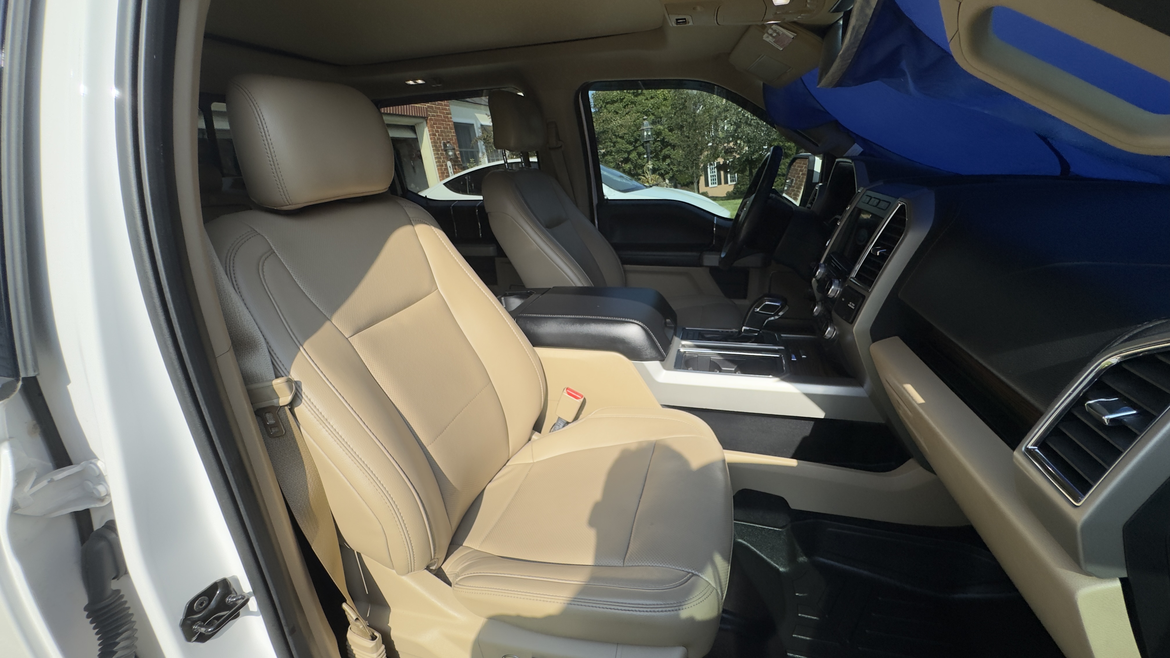 Used 2017 Ford F150 Lariat w/ Equipment Group 502A Luxury AWD/4WD image 16