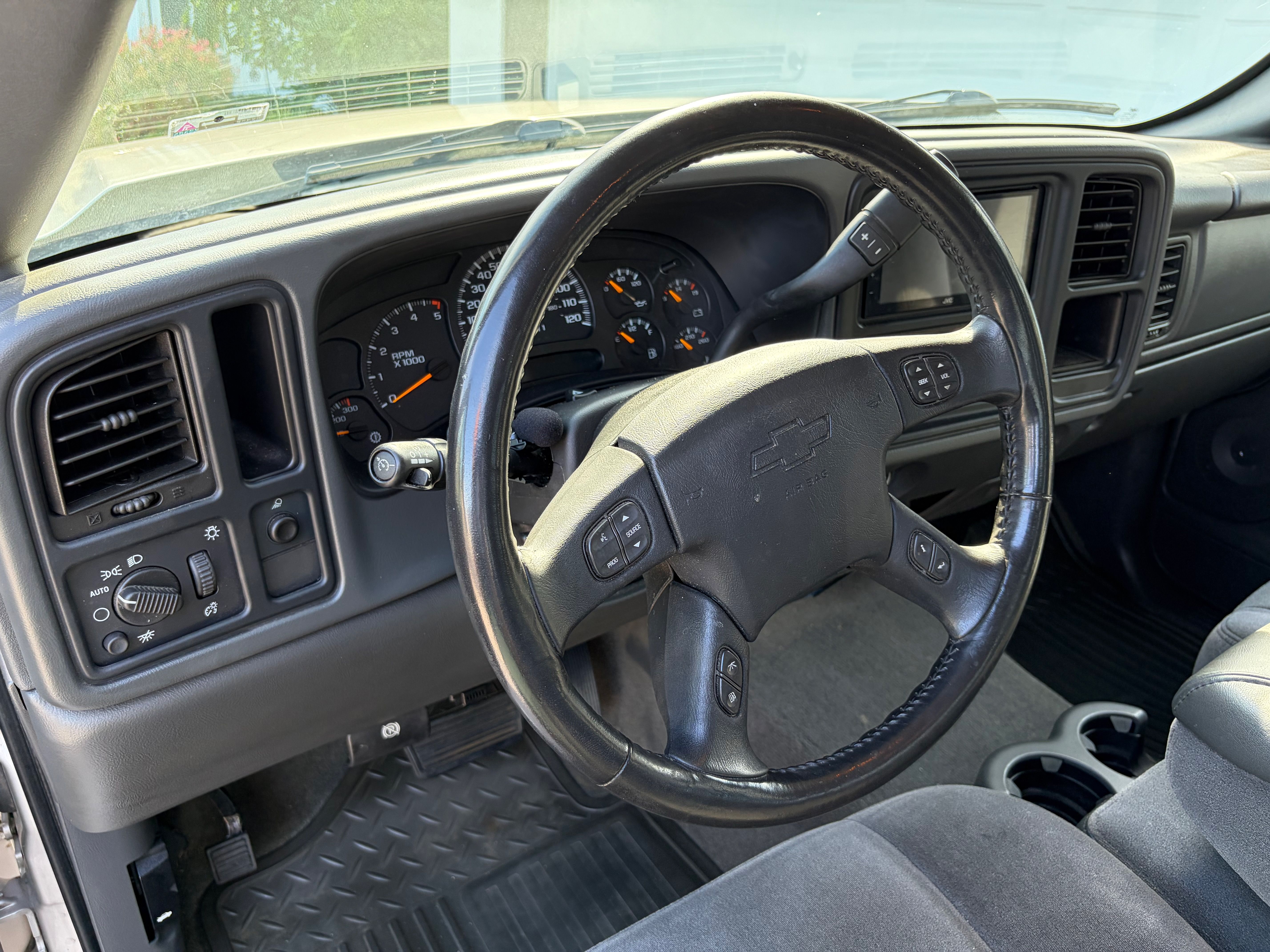 Used 2007 Chevrolet Silverado 2500 LT w/ Heavy-Duty Power Package RWD image 11