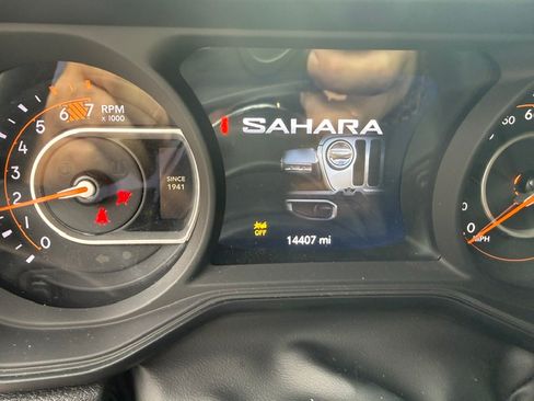 Used 2024 Jeep Wrangler Unlimited Sahara w/ Technology Group AWD/4WD image 8