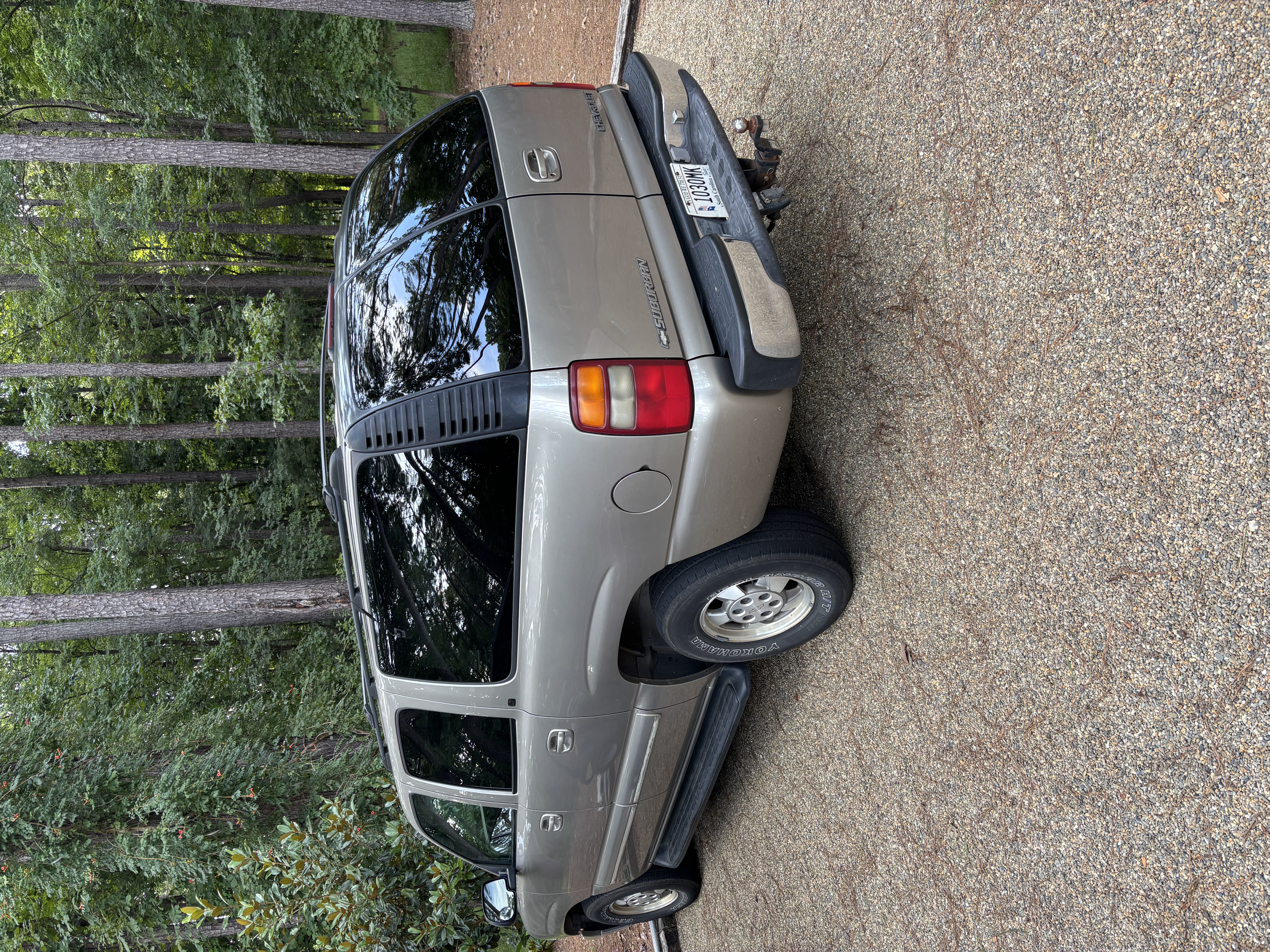 Used 2001 Chevrolet Suburban LT w/ LT Preferred Equipment Group AWD/4WD image 9