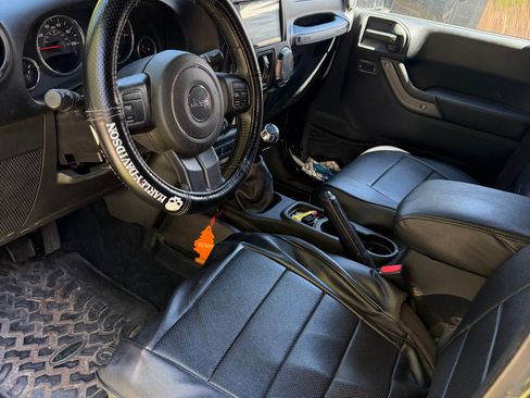 Used 2012 Jeep Wrangler Unlimited Sport AWD/4WD image 4