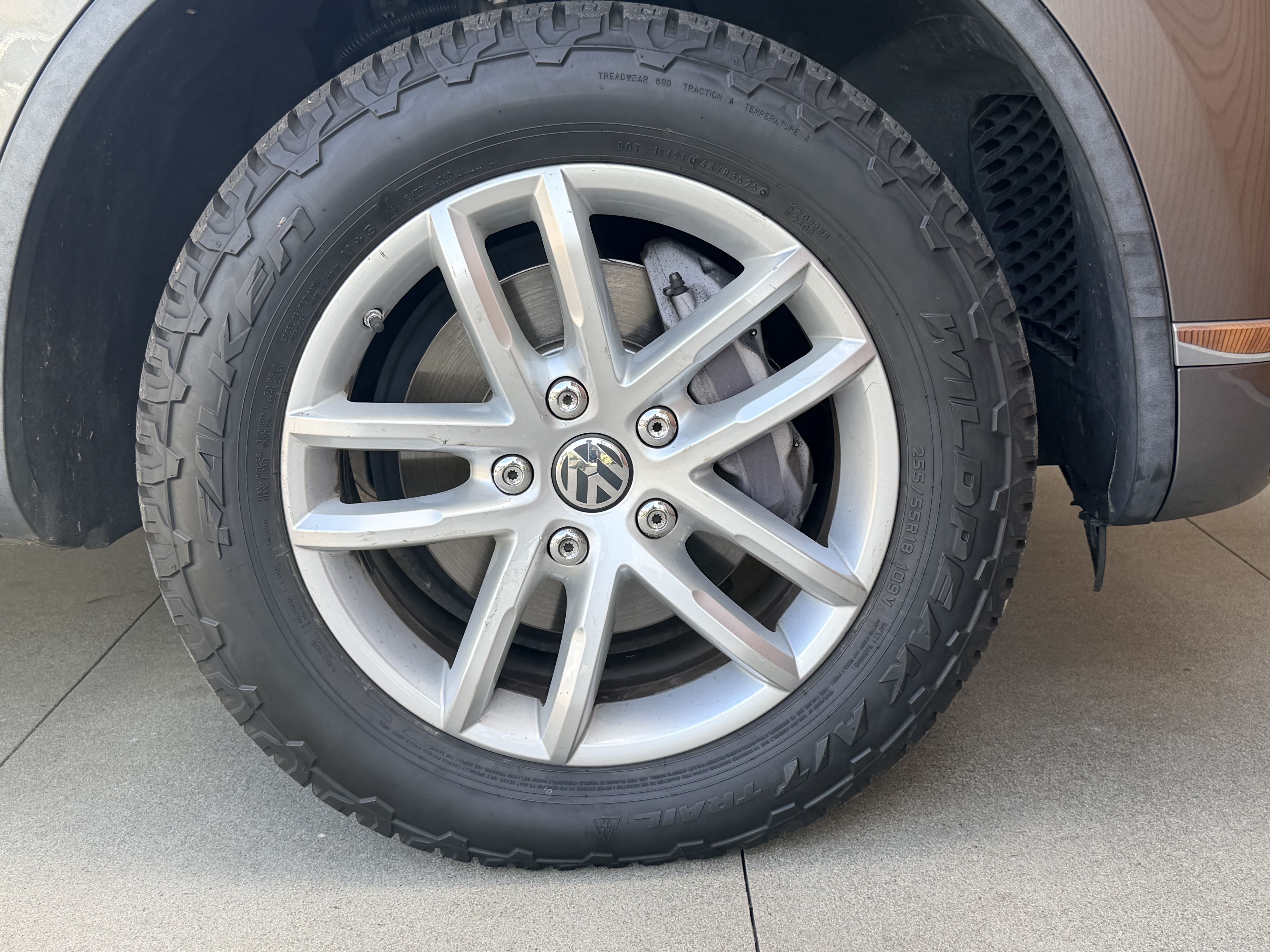 Used 2016 Volkswagen Touareg Sport AWD/4WD image 5