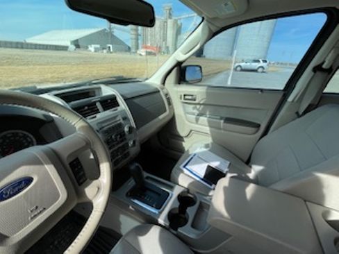 Used 2011 Ford Escape XLT w/ 202A Rapid Spec Order Code image 14