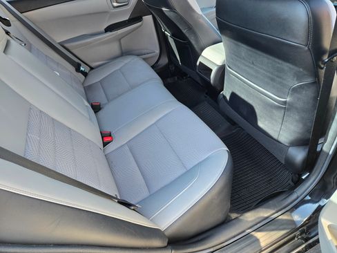 Used 2017 Toyota Camry SE image 10