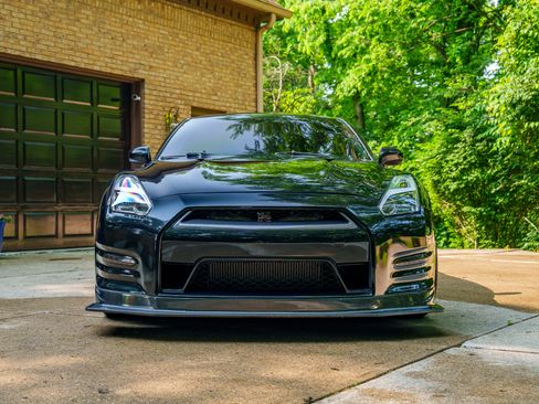 Used 2013 Nissan GT-R Premium image 2