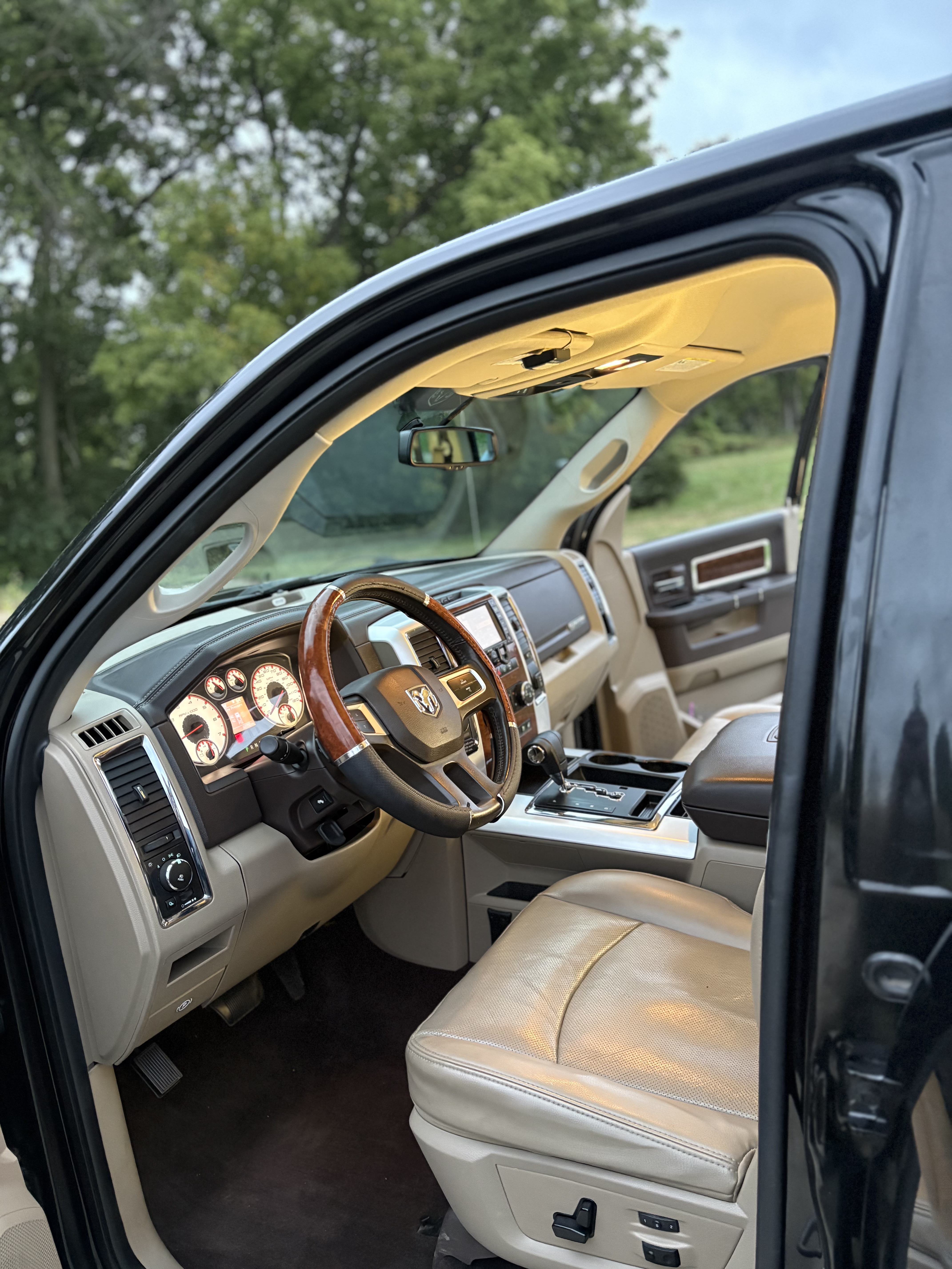 Used 2010 Dodge Ram 1500 Truck Laramie w/ Protection Group AWD/4WD image 21