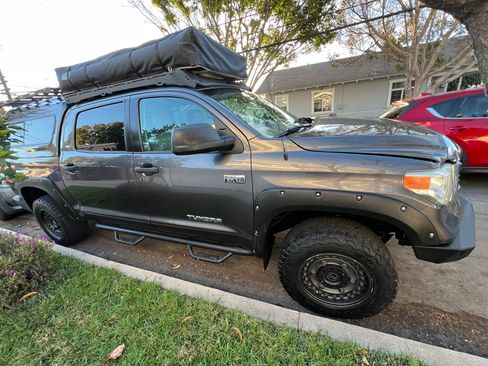 Used 2017 Toyota Tundra SR5 image 1