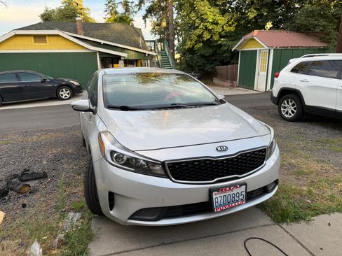 Used 2017 Kia Forte LX FWD image 1