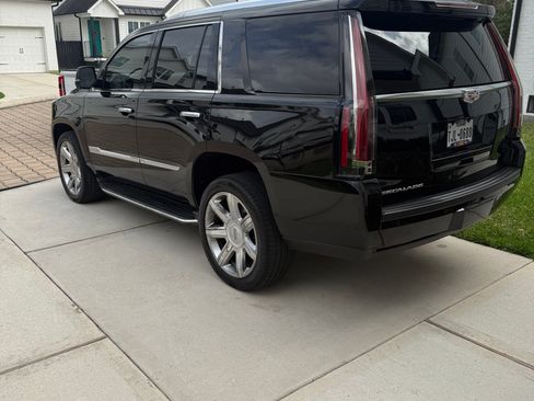 Used 2016 Cadillac Escalade Luxury image 5