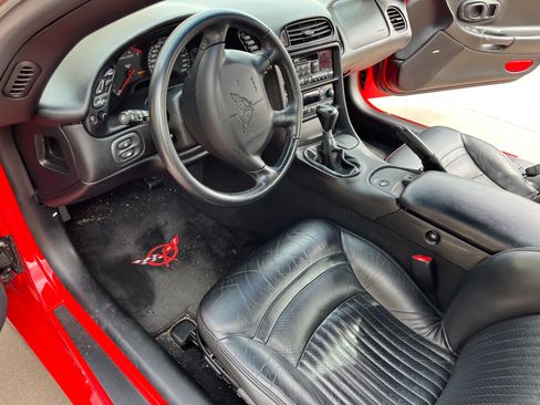Used 2002 Chevrolet Corvette Convertible w/ Preferred Equipment Group2 RWD image 5
