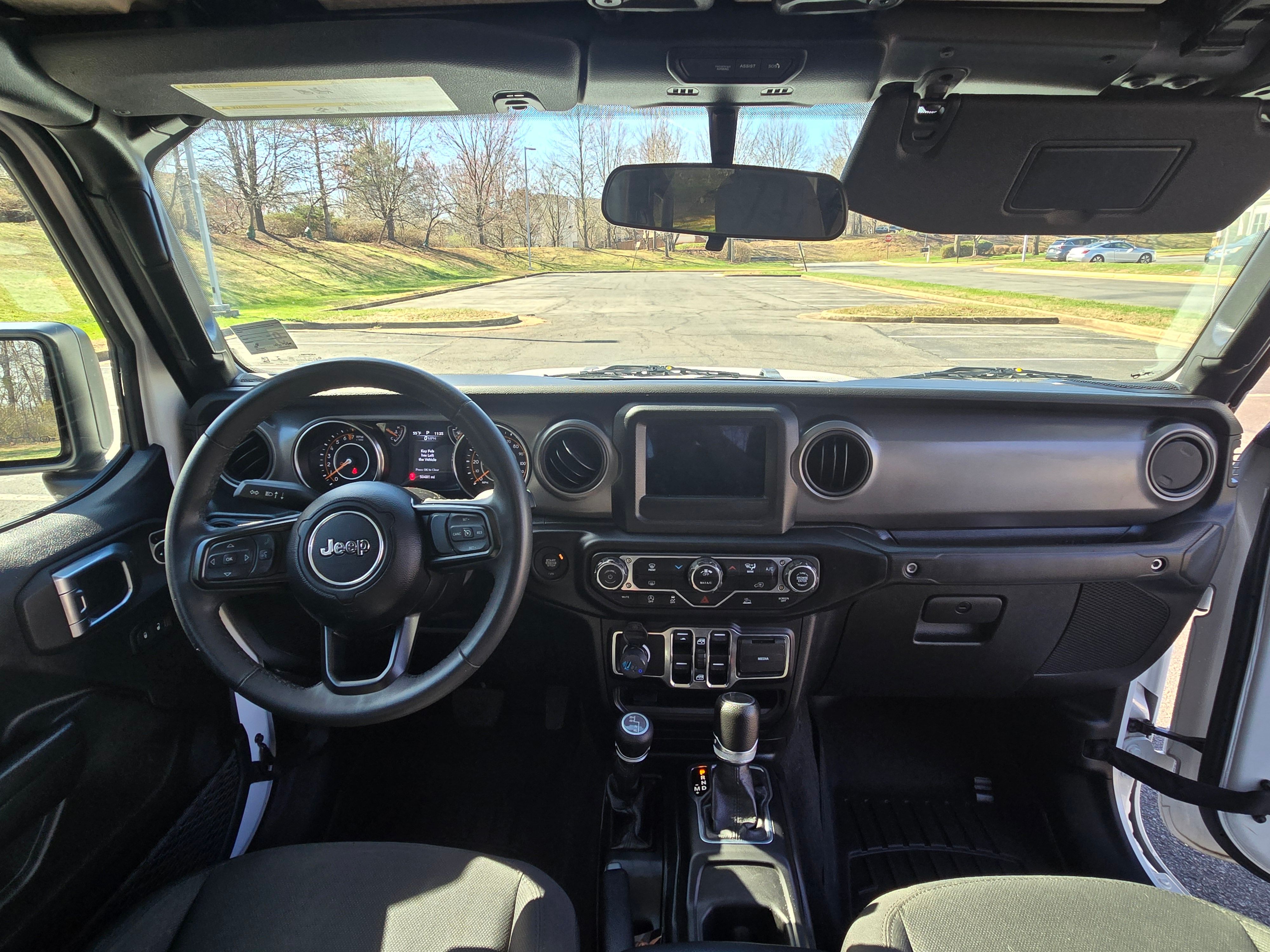 Used 2023 Jeep Gladiator Sport AWD/4WD image 12