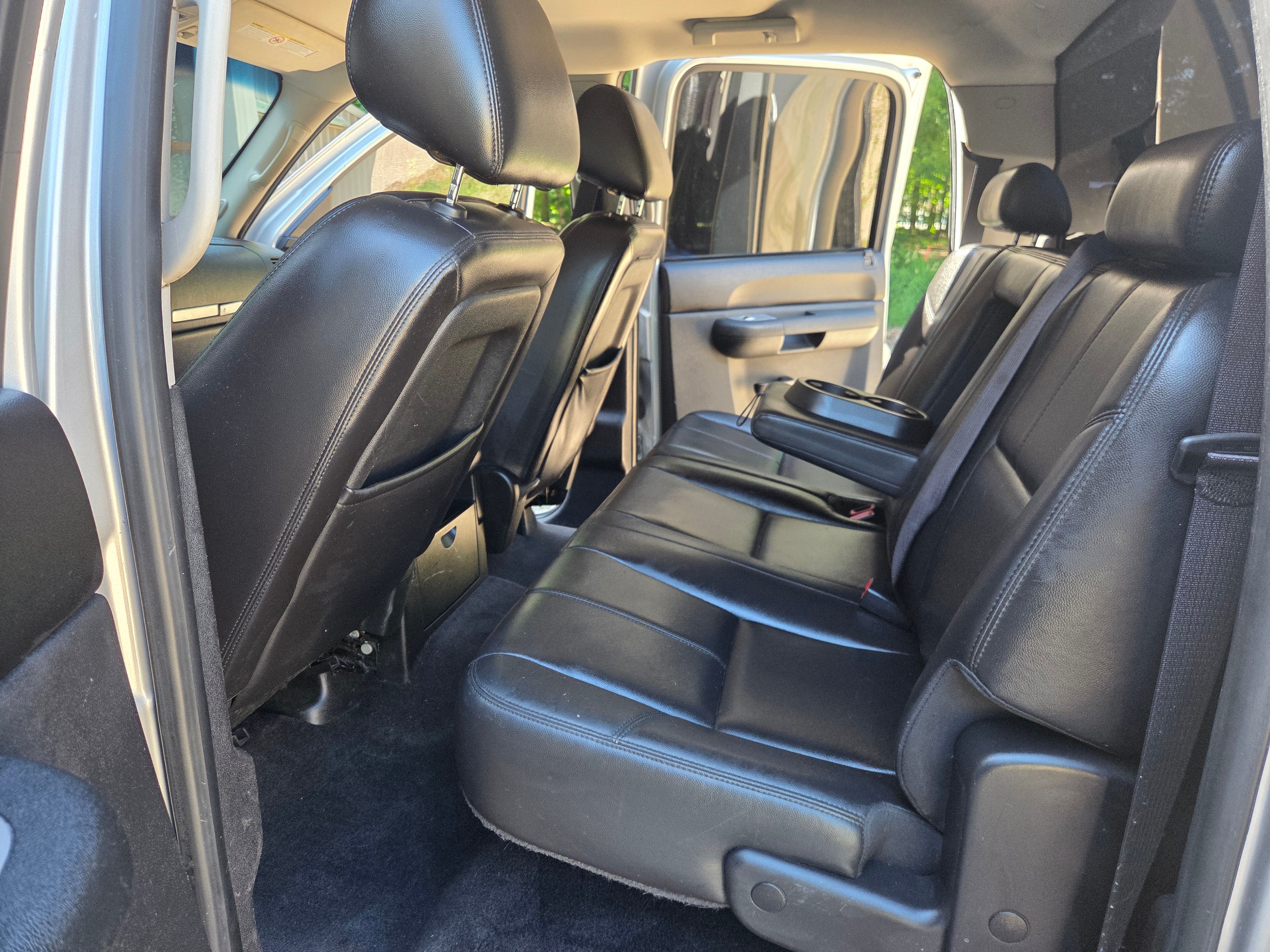 Used 2010 Chevrolet Silverado 2500 LT w/ Interior Plus Package AWD/4WD image 2