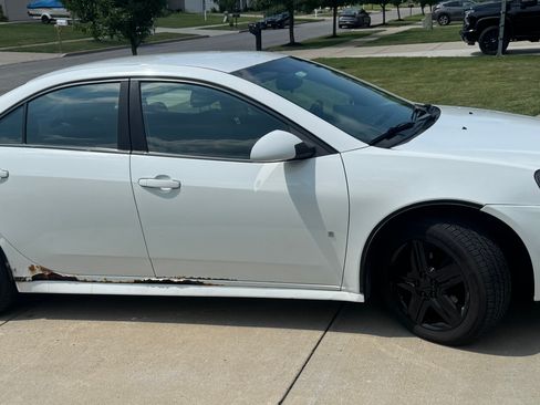 Used 2009 Pontiac G6 Sedan w/ Sport Package 1 FWD image 2