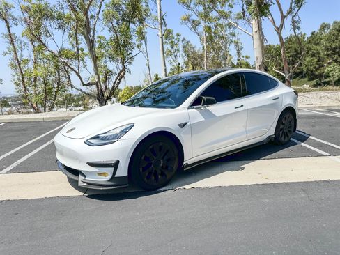 Used 2020 Tesla Model 3 Performance image 11