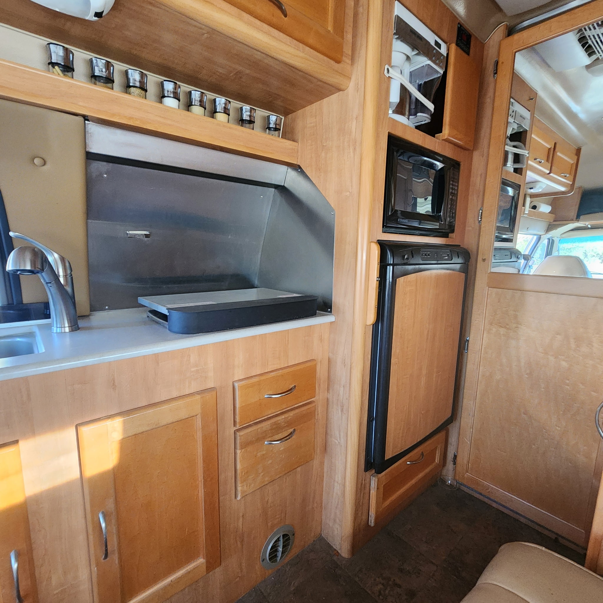 Used 2006 Ford E-350 and Econoline 350 Extended Super Duty RWD image 8