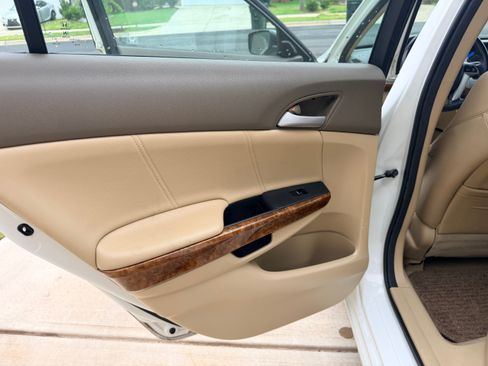Used 2010 Honda Accord EX-L image 13