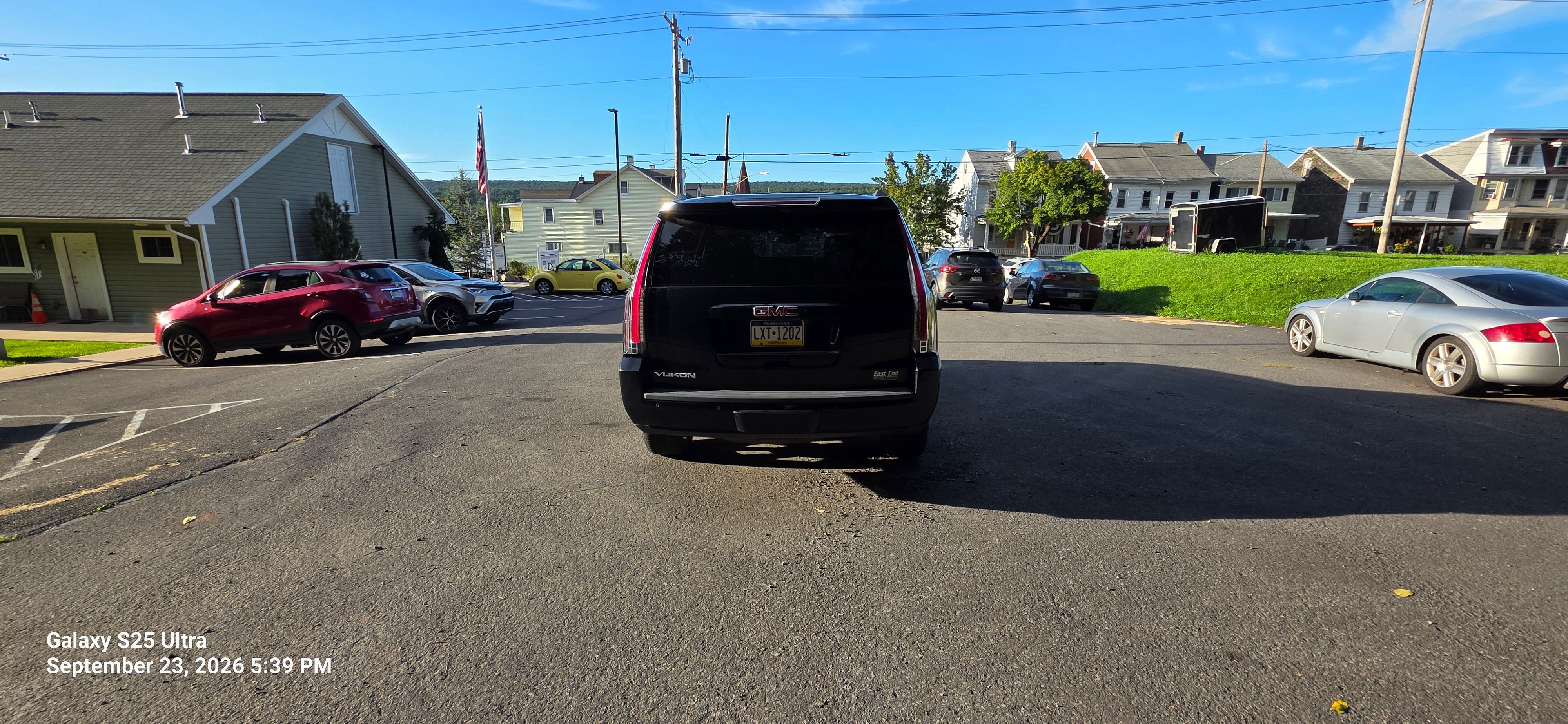 Used 2015 GMC Yukon SLE w/ Convenience Package AWD/4WD image 2