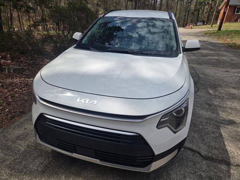 Used 2025 Kia Niro EX image 3