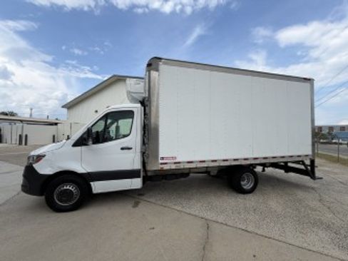 Used 2023 Mercedes-Benz Sprinter 4500 image 2