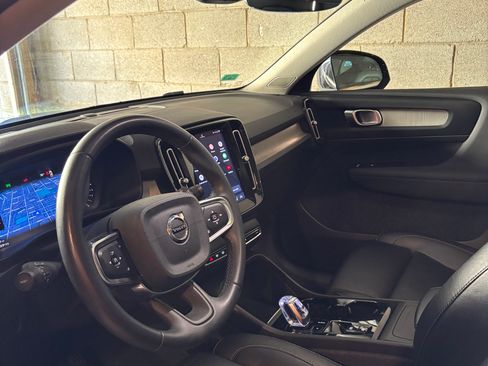 Used 2023 Volvo XC40 B5 Plus AWD/4WD image 17