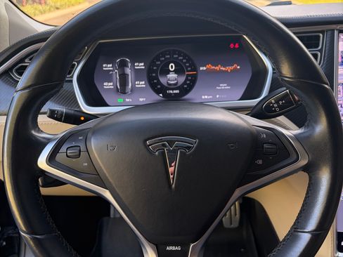 Used 2013 Tesla Model S Performance image 9