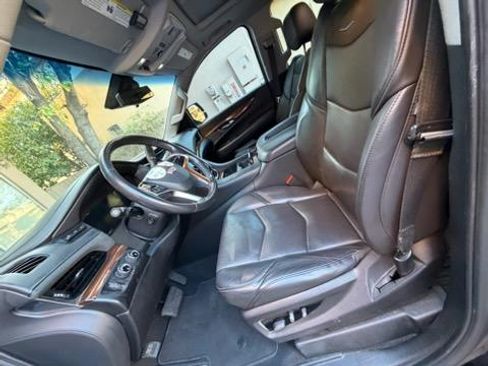 Used 2019 Cadillac Escalade Luxury image 18