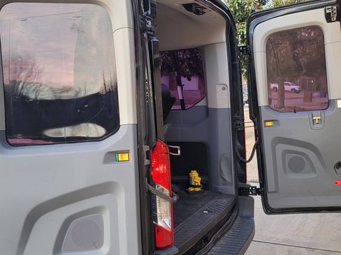 Used 2018 Ford Transit 350 XLT image 8