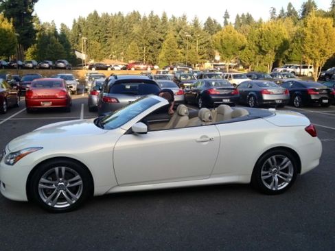 Used 2010 INFINITI G37 Convertible w/ Premium Pkg RWD image 12