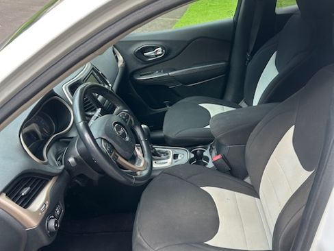 Used 2016 Jeep Cherokee Latitude image 22