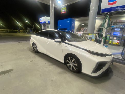 Used 2019 Toyota Mirai image 4