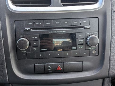 Used 2012 Dodge Avenger SXT image 8