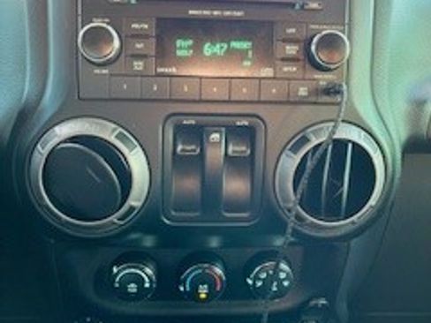 Used 2017 Jeep Wrangler Sport image 8